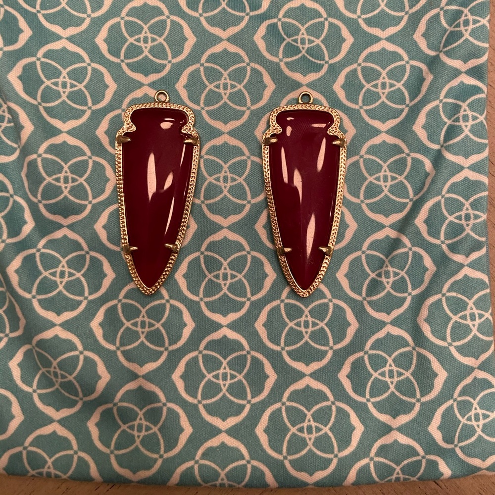 Kendra Scott Arrow earrings